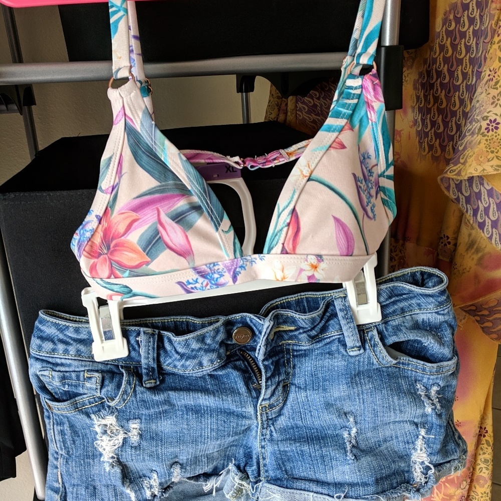 L. A. Hearts bikini top floral tropical lined